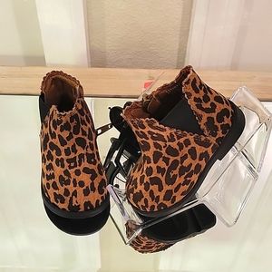Brand new baby girl leopard boots